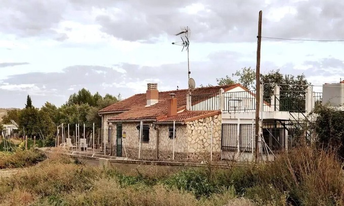 Chinchon Otro | Family/pet-friendly farmstay w/pool, bbq, play area near parque warner madrid