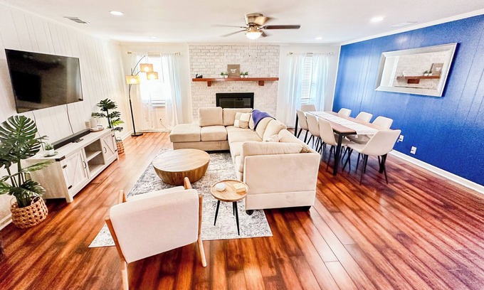 Savannah Casa | Family & Pet Friendly Home with Fenced Yard, between Downtown & Tybee!