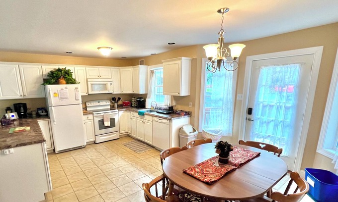 Ransom Casa | Family & pet-friendly, peaceful rural escape with a heated pool. Hiking nearby.
