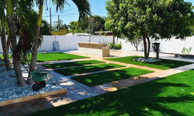 Pompano Beach Casa | Iconic 3 BR Minutes from Beach Sleeps 10 Pompano Beach