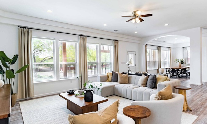 Del Valle Casa | Family-Ready 4BR with Yard & Kids, Playground