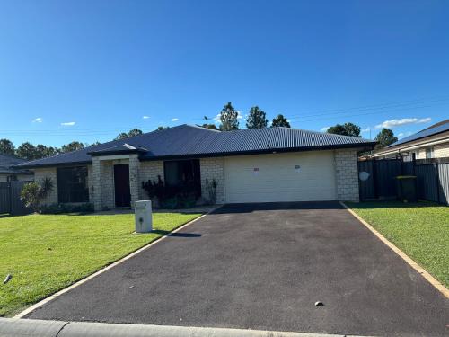 Caboolture Casa | Family retreat in Caboolture big house