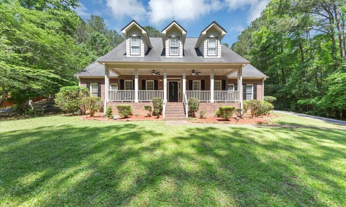 Fayetteville Casa | Family Retreat let this serene cul-de-sac jewel rejuvenate your mind and spirit.