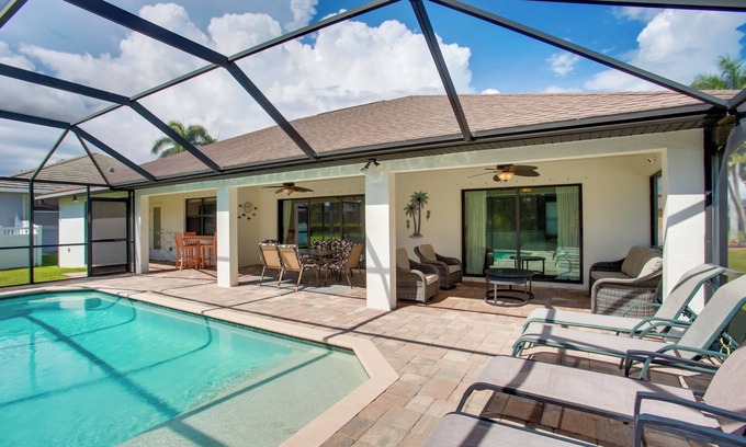 Pelican Casa | Family Retreat w/Backyard Oasis in Cape Coral!