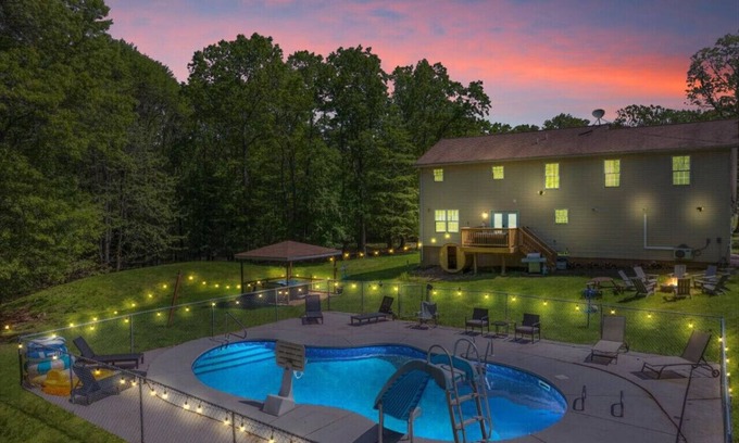 Cresco Casa | Family Retreat w/ Pool & Views!
