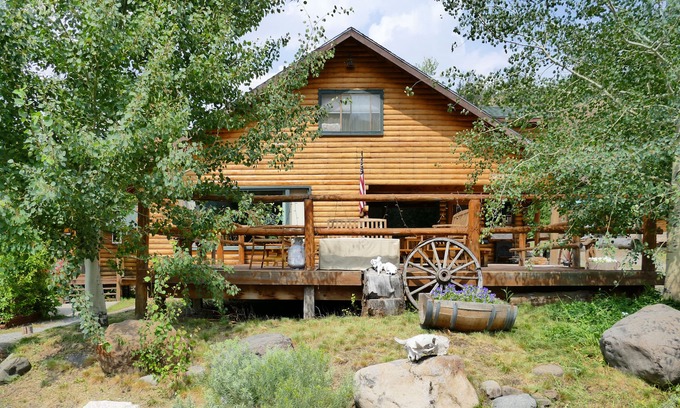 Wapiti Casa | Reuniones familiares / retiros a las afueras del Parque Nacional de Yellowstone. Preciosas vistas
