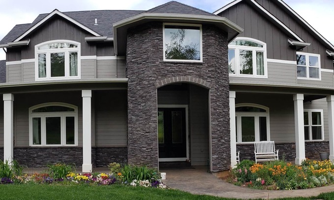 West Salem Casa | Author Estate