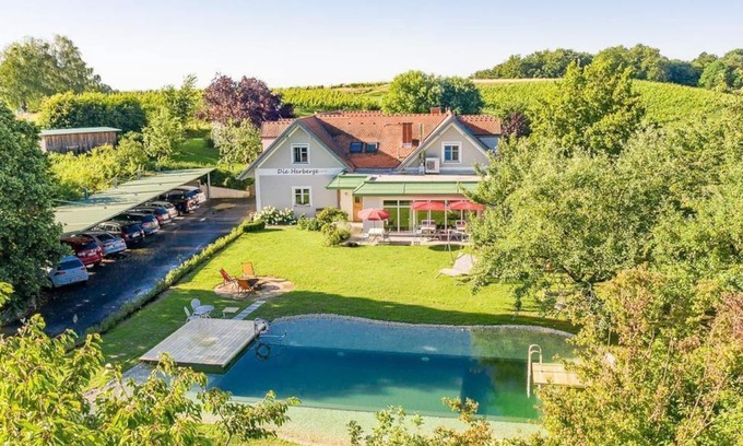Loipersdorf bei Fuerstenfeld Cama Y Desayuno | Family room, bathroom, WC, garden side - Die Herberge
