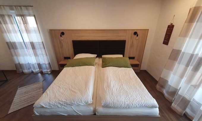 Alken Apartamento | Family room "Burgberg" with balcony - accommodation in the Brandgasse