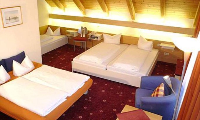 Muehlhausen im Taele Casa | sala de estar con aseo y ducha / bañera para max. 4 Pers. - AKZENT Hotel restaurante Höhenblick