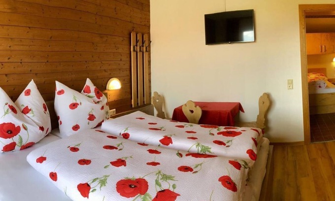 Hopfgarten im Brixental Cabaña | Family room, shower or bath, WC, 2 bedrooms - Pension Heidelberg - Fam