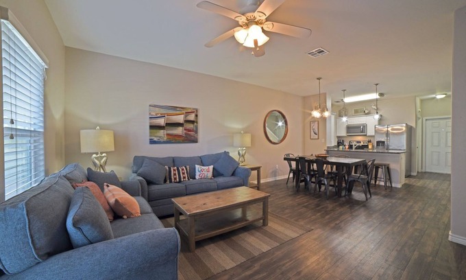 Corpus Christi Casa | Family size pool side townhouse with a view.