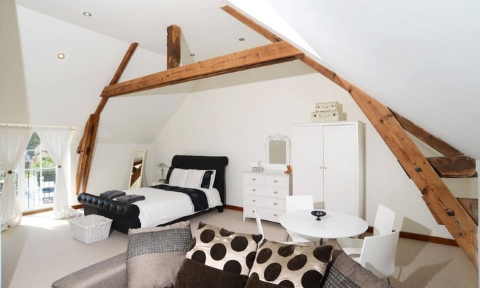 Desertines Casa | Family sized Holiday Home - 5 big bedrooms | pool | games room | WIFI | no pets
