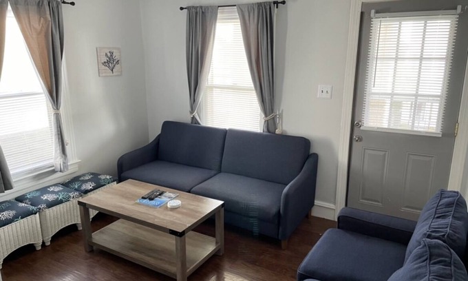 Wildwood Crest Condominio | Family Sized, Pet Friendly Condo. Two Blocks to Everything!