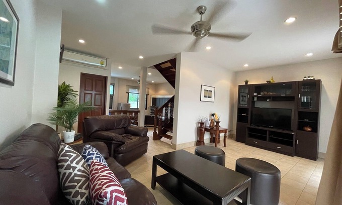 Cha-am Casa | Family-sized townhouse, a few minutes walk to Cha-am beach and restaurants.
