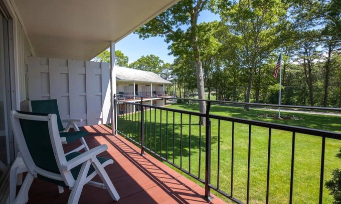 South Yarmouth Casa | Family Stay in South Yarmouth with Balcony/Patio | Relaxing Outdoor Pool