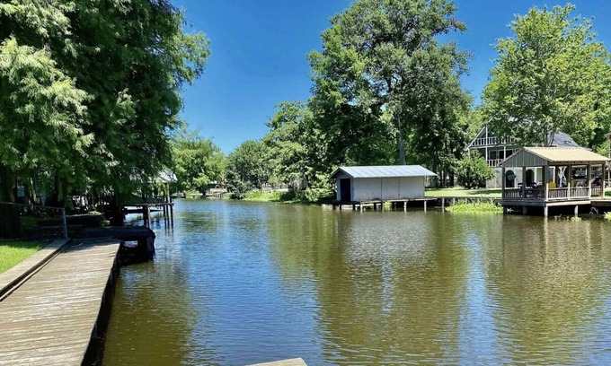 Jarreau Casa | Family style home- Fenced in back yard on the bayou with access to False River -