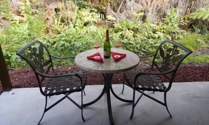 Volcano Apartamento | Family Suite #1 - Two rooms w/ shared hot tub, Family suite # 1 - Ulu Retreat + A'ali'i Sunset Suite