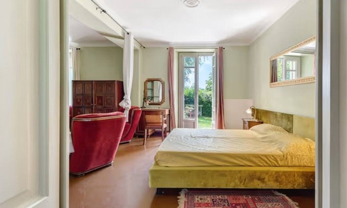 Capolago Apartamento | Family suite with fireplace and terrace in villa with park-Lago di Varese