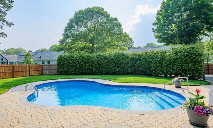 Hyannis Casa | Family Tides - Central location, pool, hot tub, outdoor kitchen, dog pen