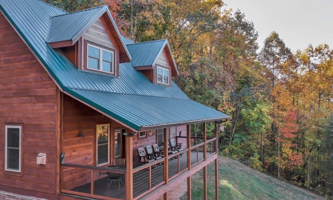 Gatlinburg - Pigeon Forge Cabina | Family Time - Theatre - Fire Pit - Hot Tub & View