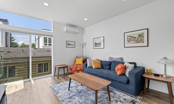 Leschi Casa | Family Townhome w/ Rooftop Near Beach, Parks, Lake