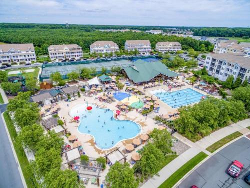 Sun Ridge Casa | Family Townhouse - Coastal Charm at Bayside Golf Cart Access Pools