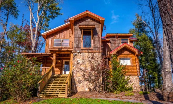 Gatlinburg - Pigeon Forge Cabina | Family Vacation! Creek-Fed Pool & Game Loft