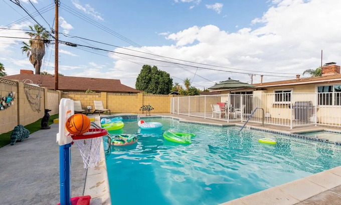 Sherwood Forest and Thistle Development Casa | Family Vacation Home, Spa & Big Pool, Game Room, 8 minutes to Disney✨