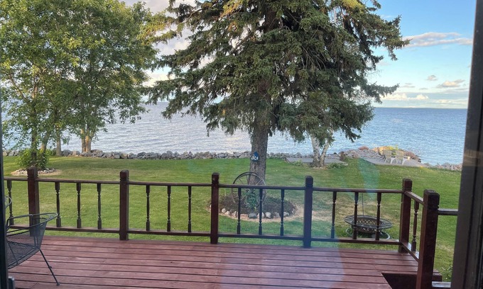Warroad Casa | Family vacation or a crafting weekend in this quiet family home with lake views.