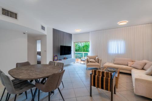 Tel Aviv City Center Apartamento | Family Vibe 3BR With Parking