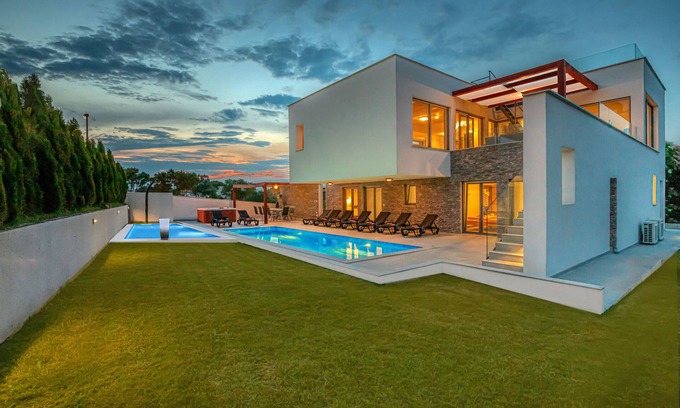 Banjole Villa | Leon's Holiday Resort Villa 3