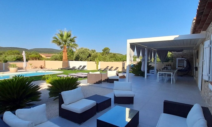 Besse-sur-Issole Casa | Family villa with pool in the heart of Provence. Sleeps 8. Sun and idleness