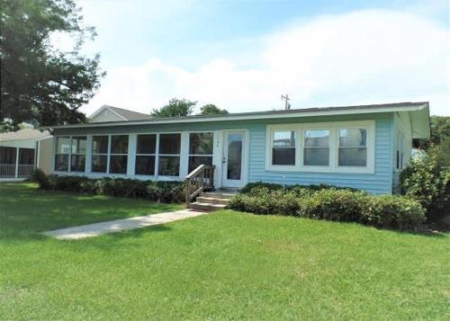 Crescent Beach Casa | Family Wolfe Cottage- Approx 178 Feet to the Beach