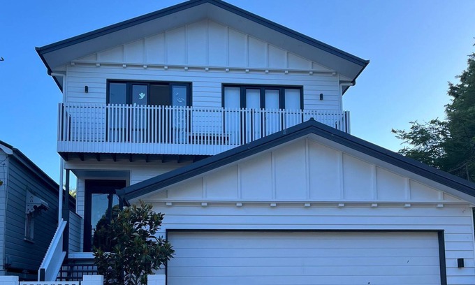 Paddington Casa | Family wonderland! Spacious family home in Red Hill
