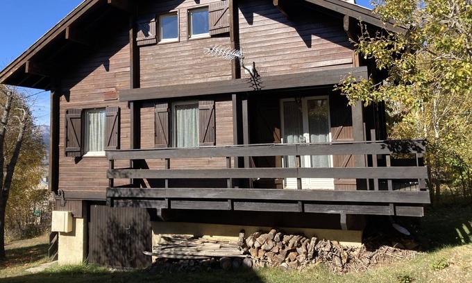 Eyne 2600 Chalet De Esquí | Family wooden chalet 2 minutes from the slopes!