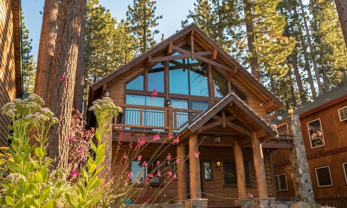 Al Tahoe Casa | Famous Cabin - Hot Tub, Walk to Lake, Pets