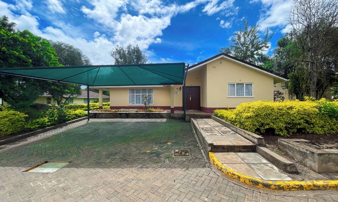 Athi River Casa | Fancy 5BR Bungalow with Private Pool near JKIA – Greenpark, Athi River