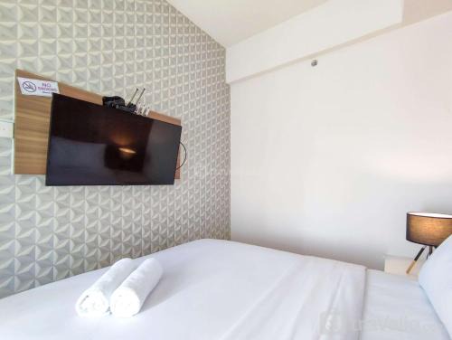 Semarang Apartamento | Fancy and Nice 1BR with Extra Room at Amartha View Apartment By Travelio