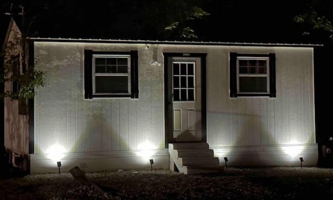 Azle Cabina | Fancy country cabin, POOL with covered deck, kayaks! near everything! 1 gig WiFi