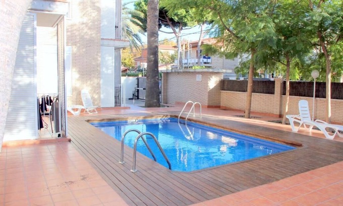Castelldefels Apartamento | FANTÁSTICO APTO. EN CASTELLDEFELES (Barcelona) CON PISCINA, 5 pers.