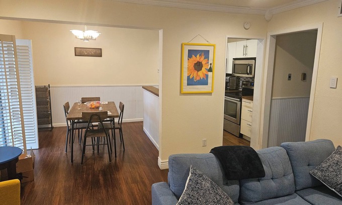Northeast Dallas Condominio | Fantastic 2-bedroom condo with AC in vibrant Dallas by SMU.