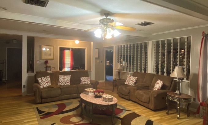 Tupelo Casa | Fantastic 3-bedroom house with AC in SaltillonCharming Southern Retreat –