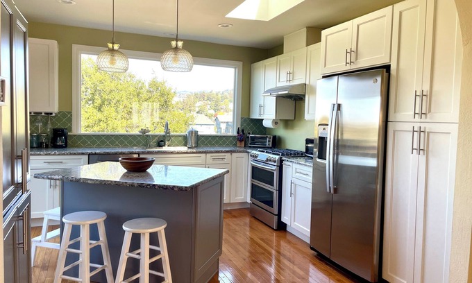 Lakeshore Casa | Fantastic 5 BDR stay with Breathtaking Views