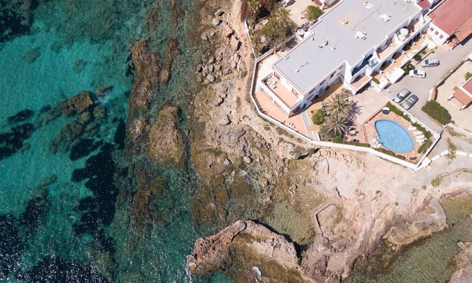 Es Canar Apartamento | Fantástico apartamento junto al mar con aire acondicionado, Wi-Fi, piscina y terraza