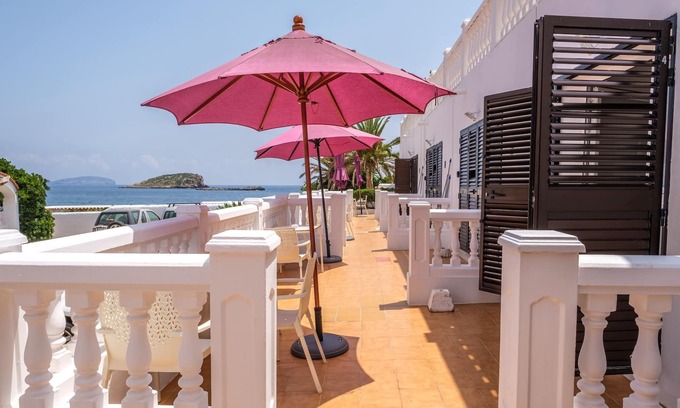 Es Canar Apartamento | Fantástico apartamento junto al mar, con piscina y terraza