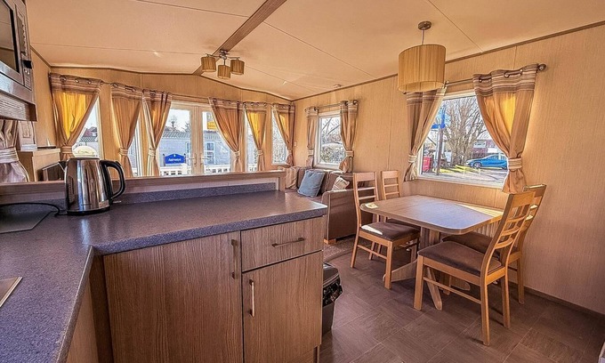 Hopton on Sea Casa | Fantastic caravan with decking at Haven Hopton Holiday Park ref 80069G