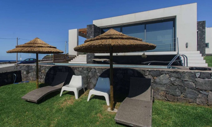 Angra do Heroismo Hotel | Fantástica Casa das Cinco - Azores
