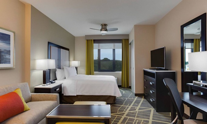 Hitch Village - Fred Wessels Homes Casa | Fantastic City View Room with Free Hot Breakfast