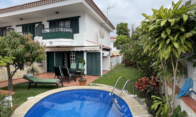 Puerto de la Cruz Casa | Fantástica casa con piscina y jardín en una zona residencial tranquila, pero centralmente